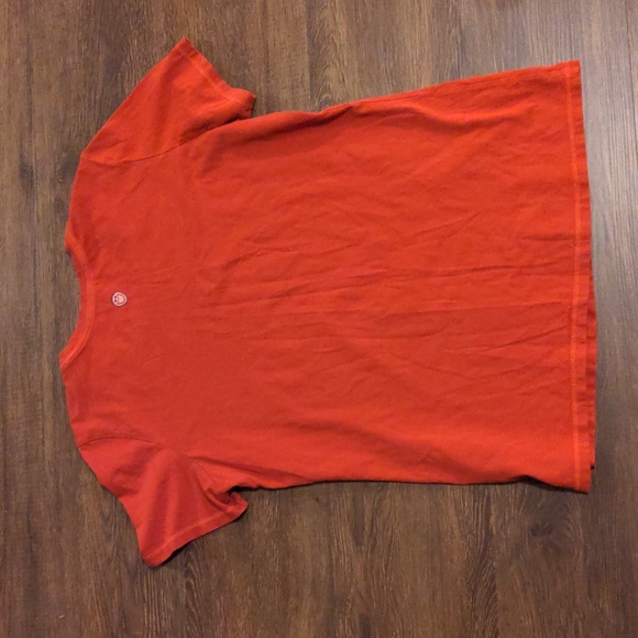 Life is Good Woman's Size Medium Peace Sign Red Short Sleeve Tee Shirt - Picture 6 of 6